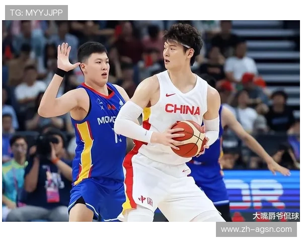 王哲林是否曾在足球场上正式亮相？